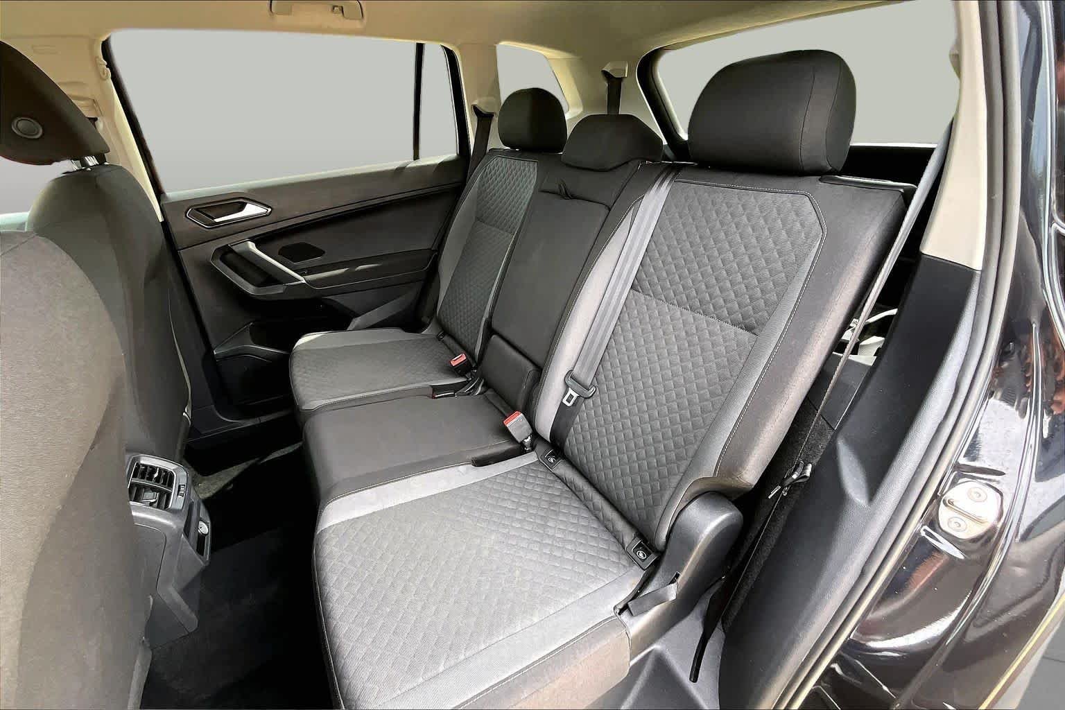 Used 2018 Deep Black Pearl Metallic Volkswagen S image 19