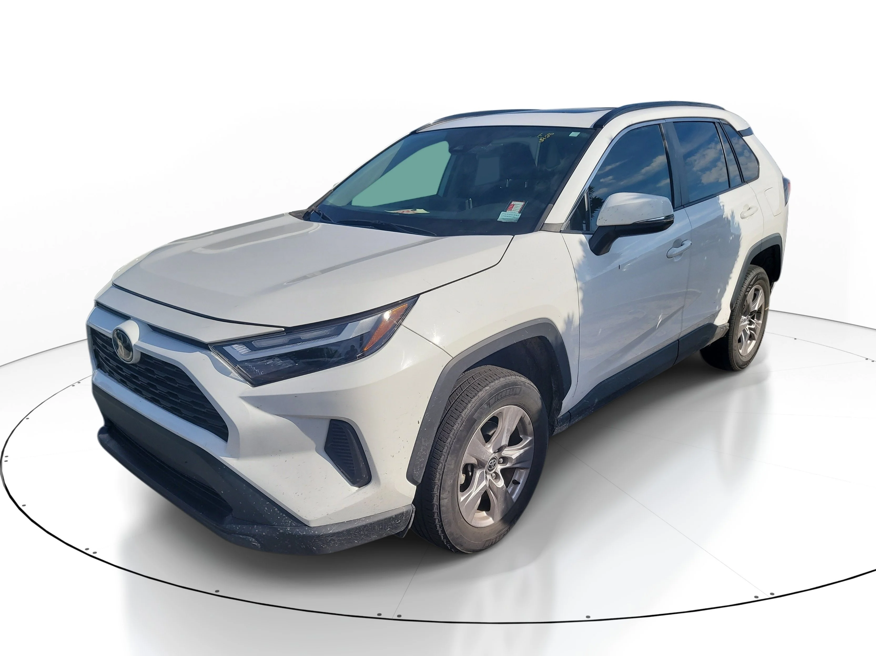 Used 2023 Ice Toyota XLE image 3