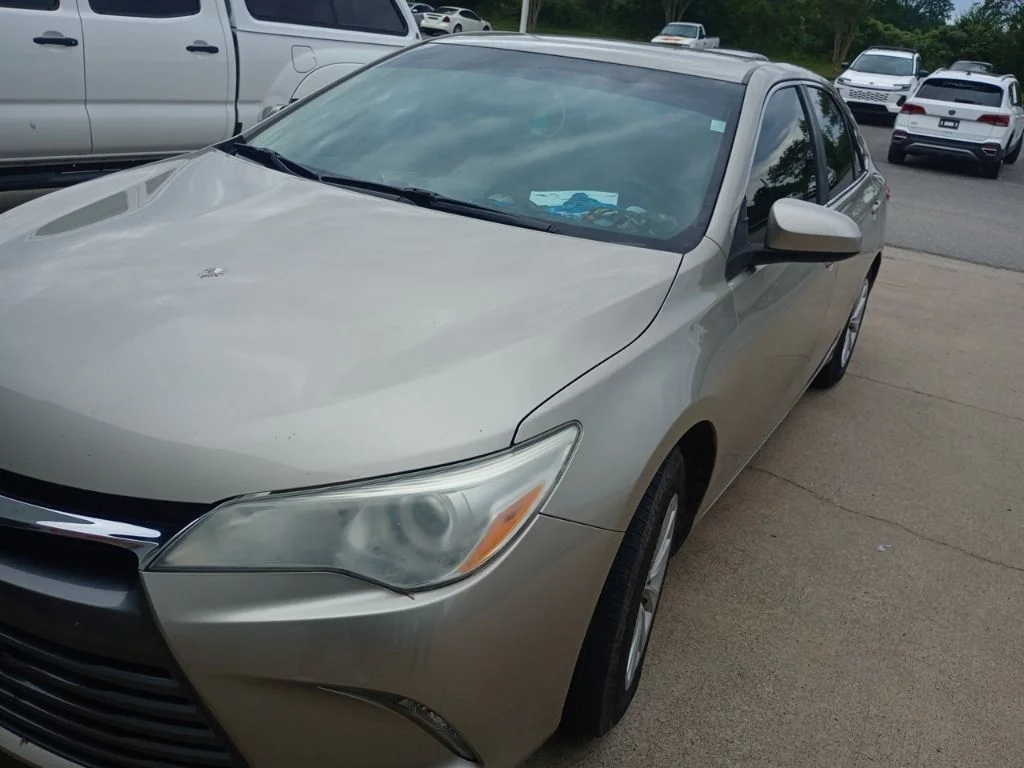 Used 2016  Toyota LE image 1