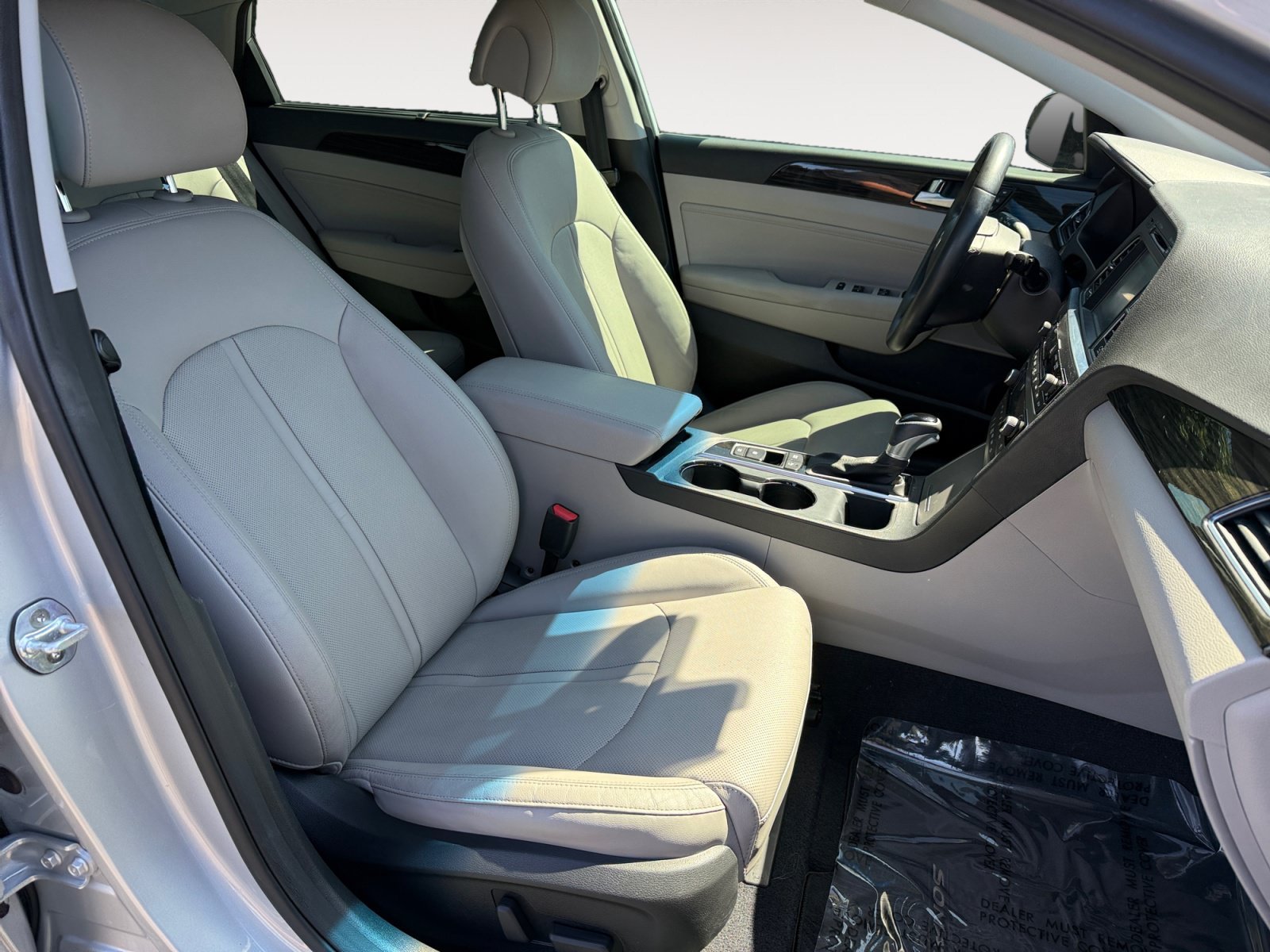 Used 2017 Silver Hyundai Limited image 19