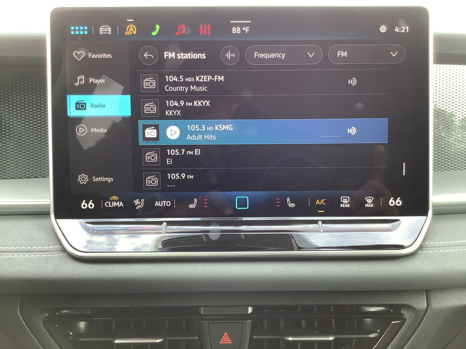 New 2026 Platinum Gray Metallic Volkswagen SE image 16
