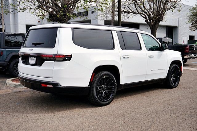 New 2026 Bright White Clear-Coat Exterior Paint Jeep Limited Reserve image 9