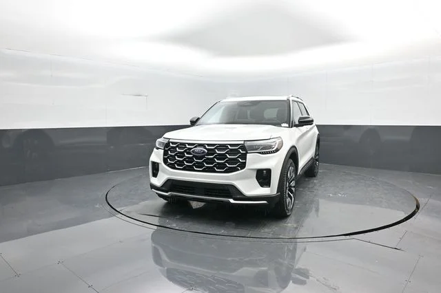 New 2026 Star White Metallic Tri-Coat Ford Platinum™ image 3