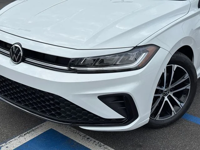 New 2026 Pure White Volkswagen 1.5T Sport image 8