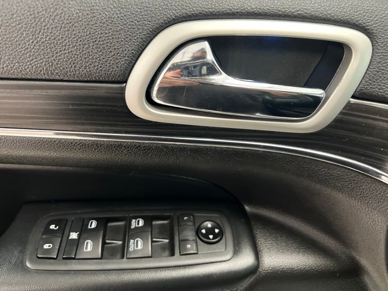Used 2020 White Jeep Limited image 21