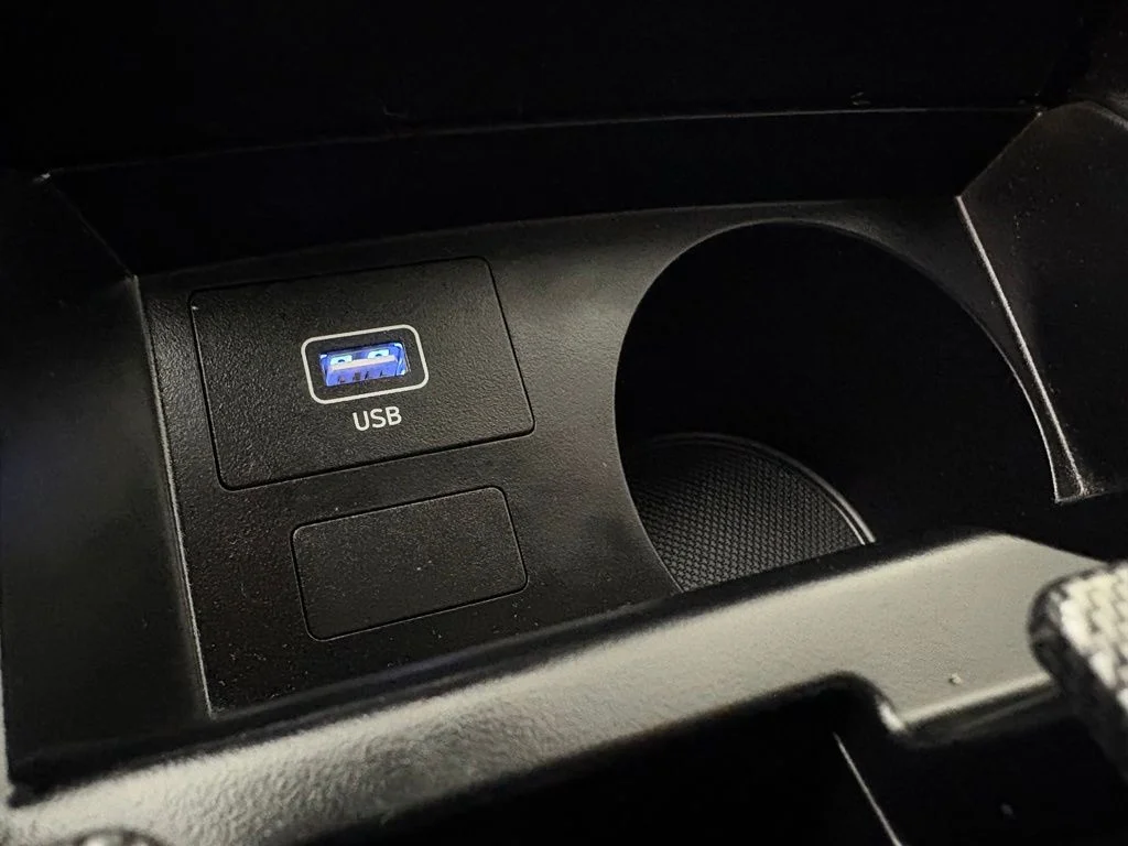 Used 2023 Black Hyundai SE image 32