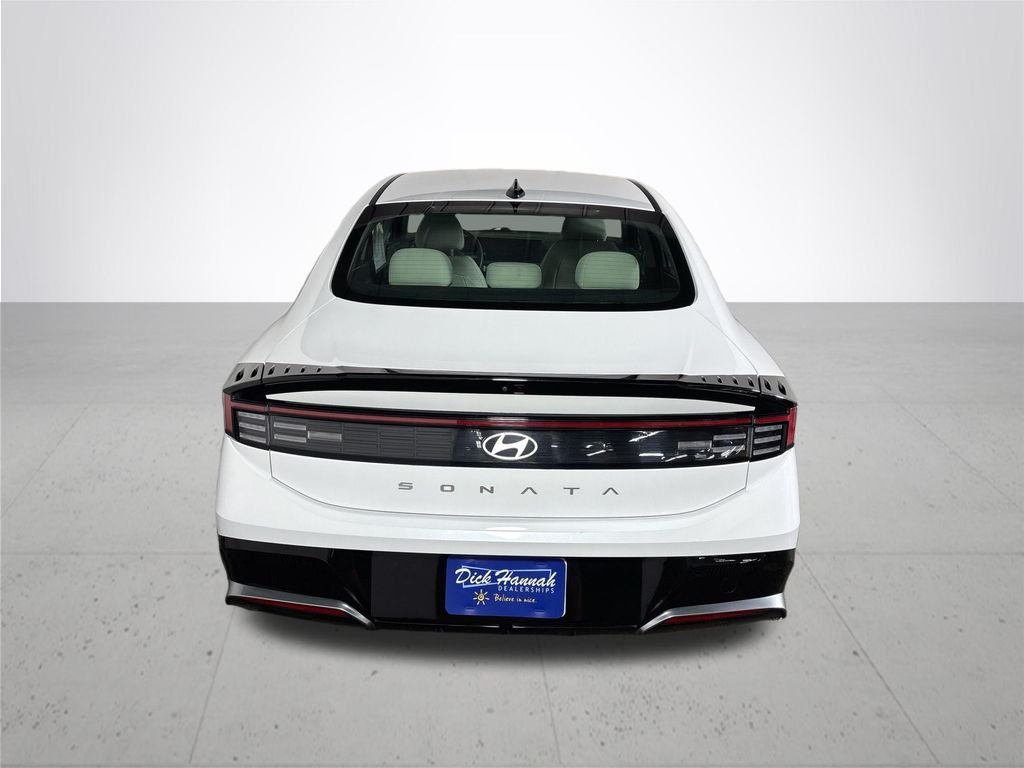 Used 2025 White Hyundai SEL image 7