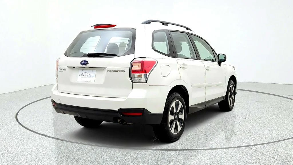 Used 2018 Crystal White Pearl Subaru 2.5i CVT w/ Alloy Wheel Package image 5