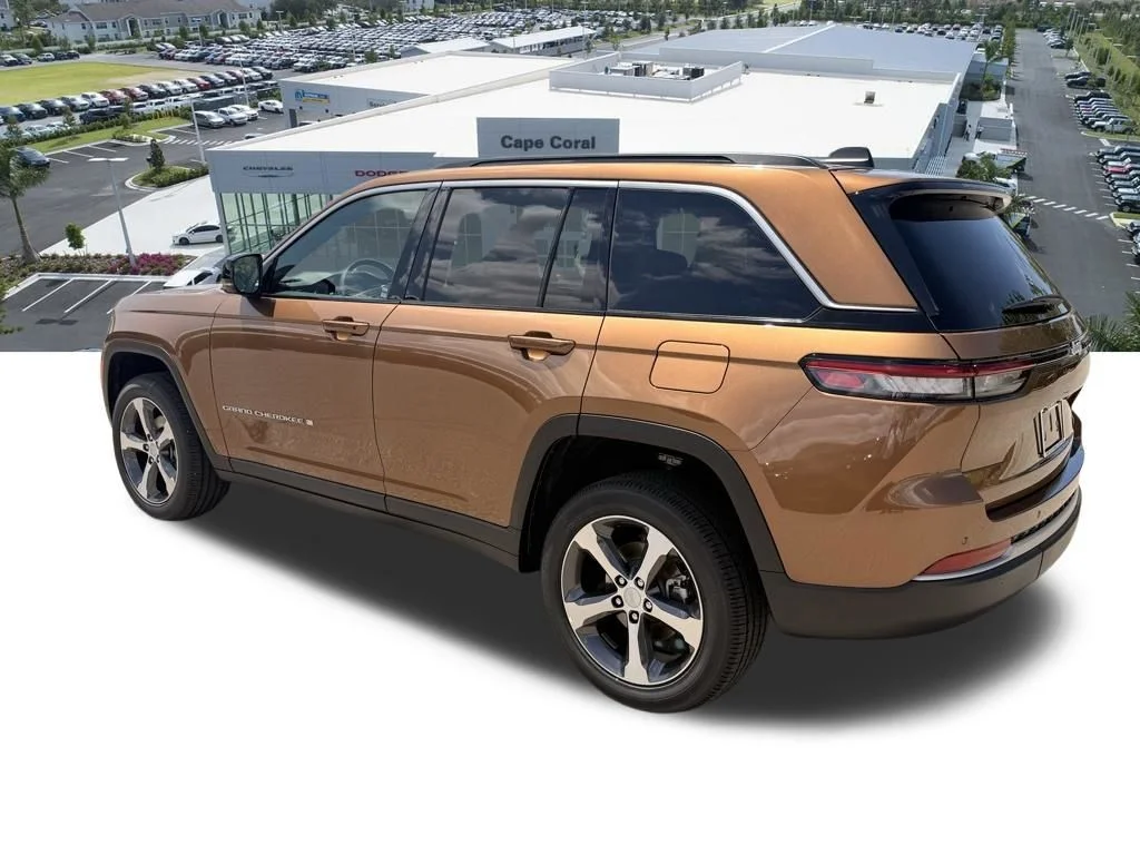 New 2026 Copper Shino Metallic Clear-Coat Exterior Paint Jeep Limited image 6