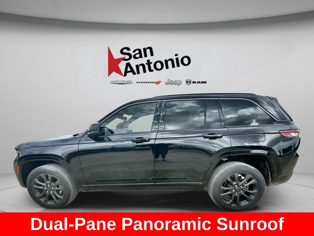 New 2026 Diamond Black Crystal Pearl-Coat Exterior Paint Jeep Limited Reserve image 5