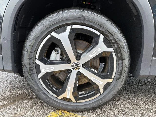 New 2026 Black Volkswagen 2.0T SE image 11