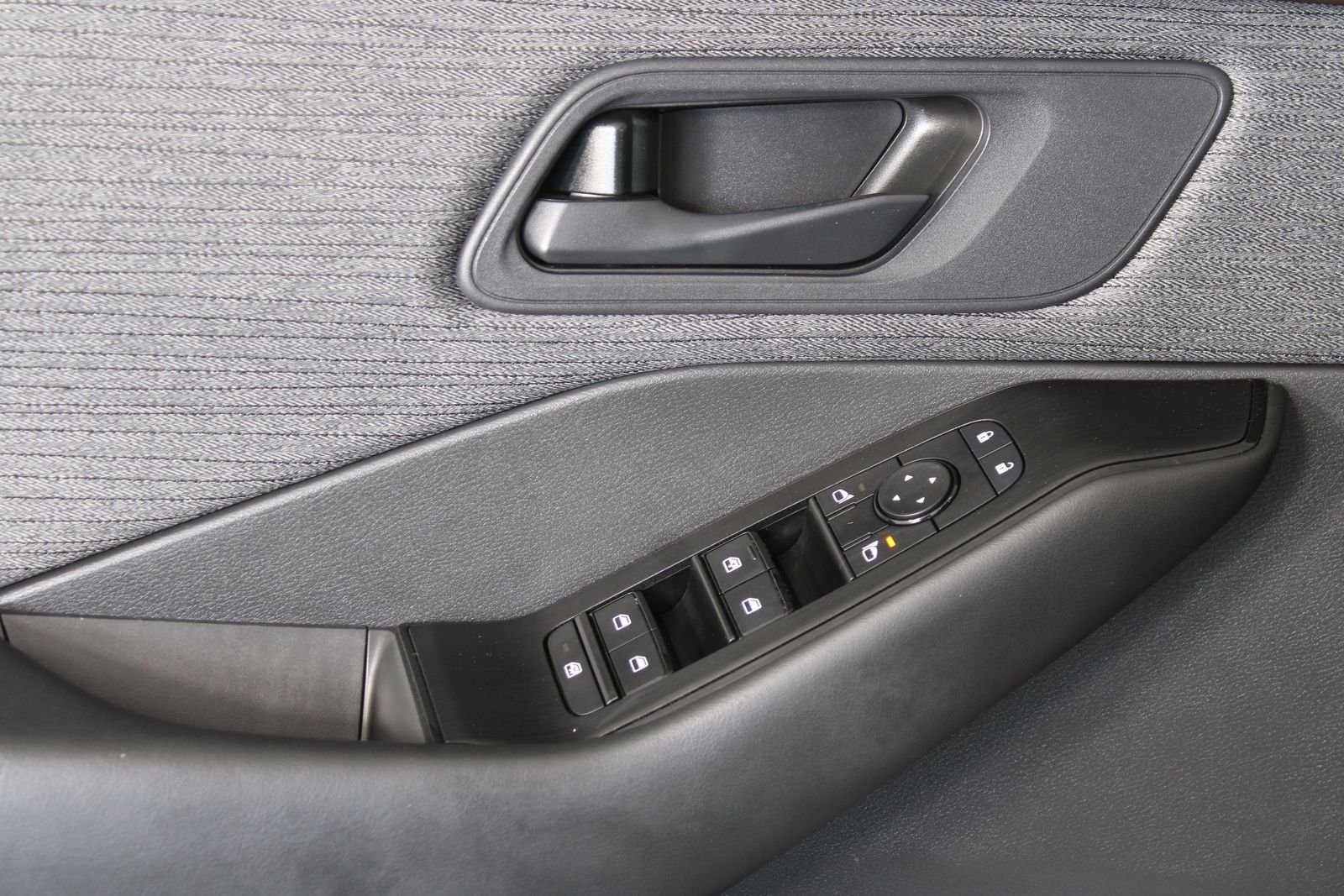 Used 2023 White Nissan S image 9