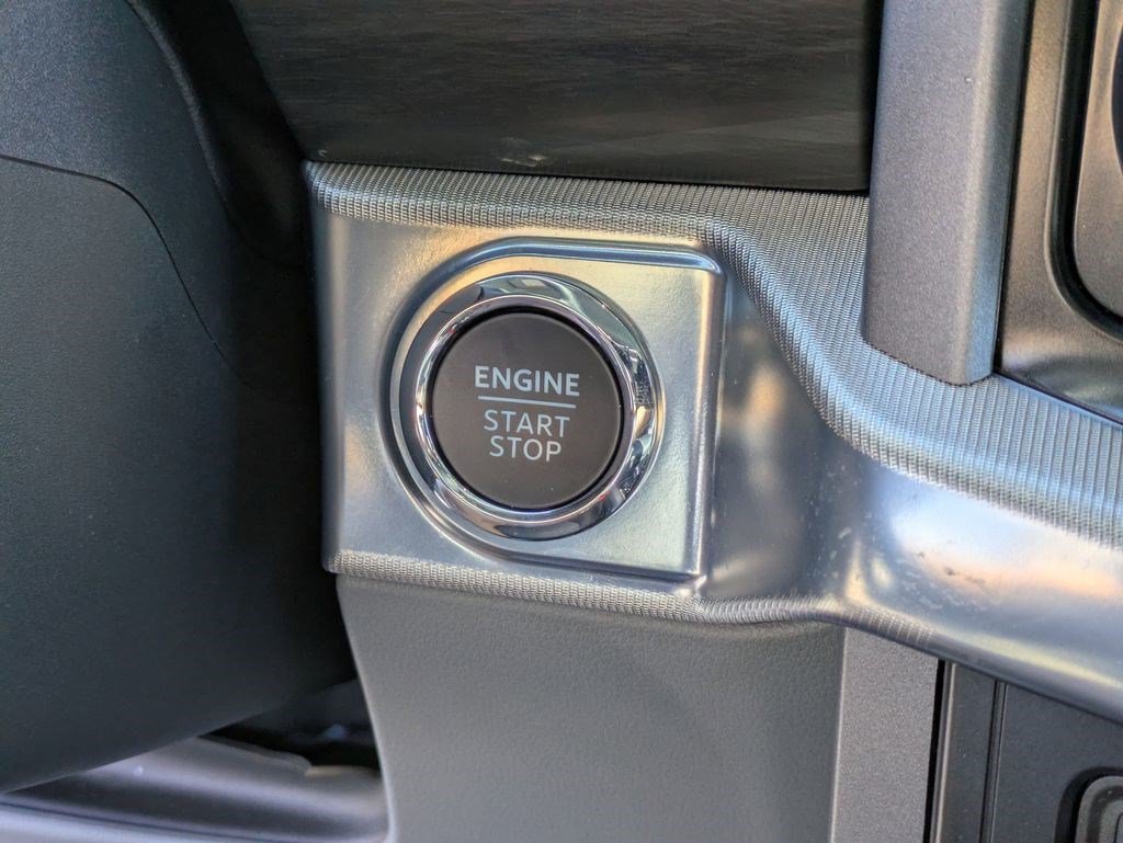 Used 2025 Gray Metallic Ford LARIAT image 20