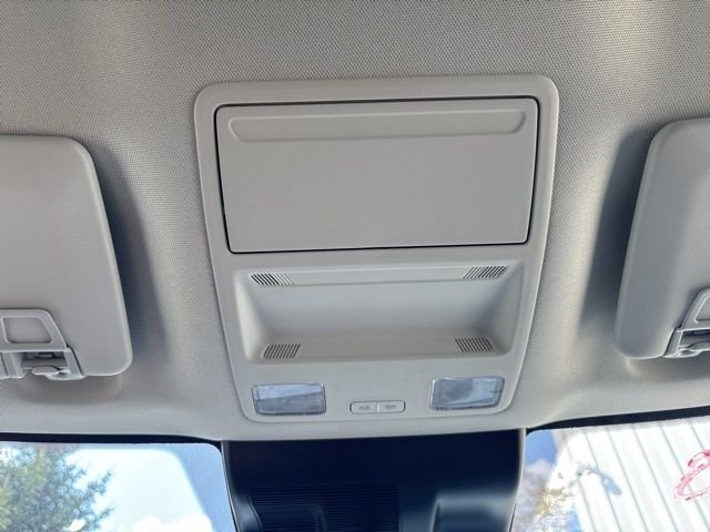 New 2025 Space White Metallic Ford XLT image 29