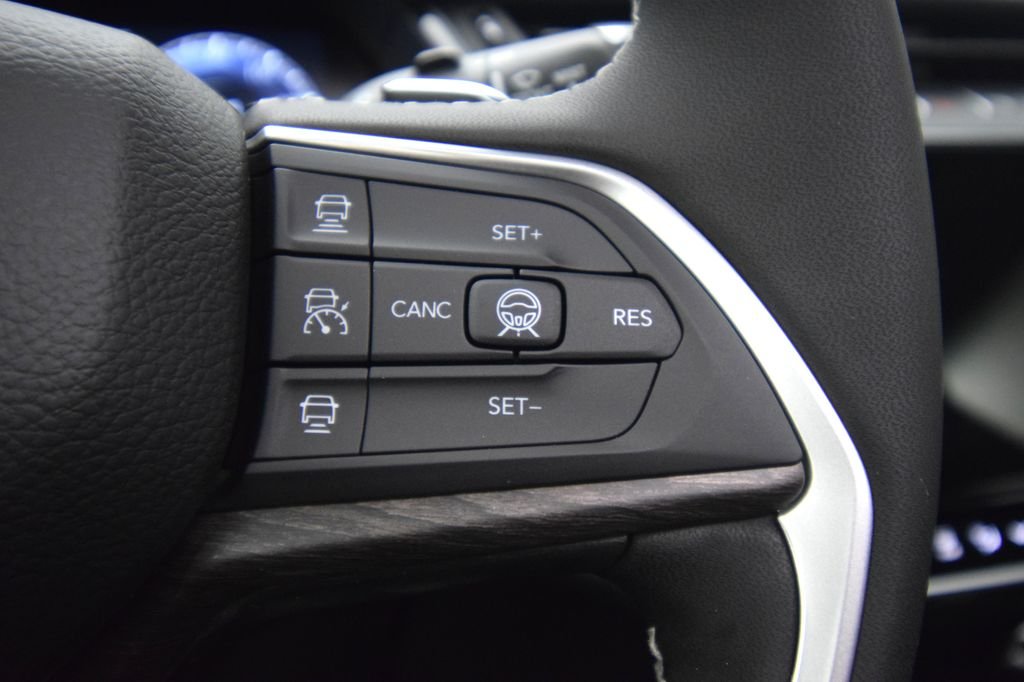 New 2026 Diamond Black Crystal Pearl-Coat Exterior Paint Jeep Altitude image 24