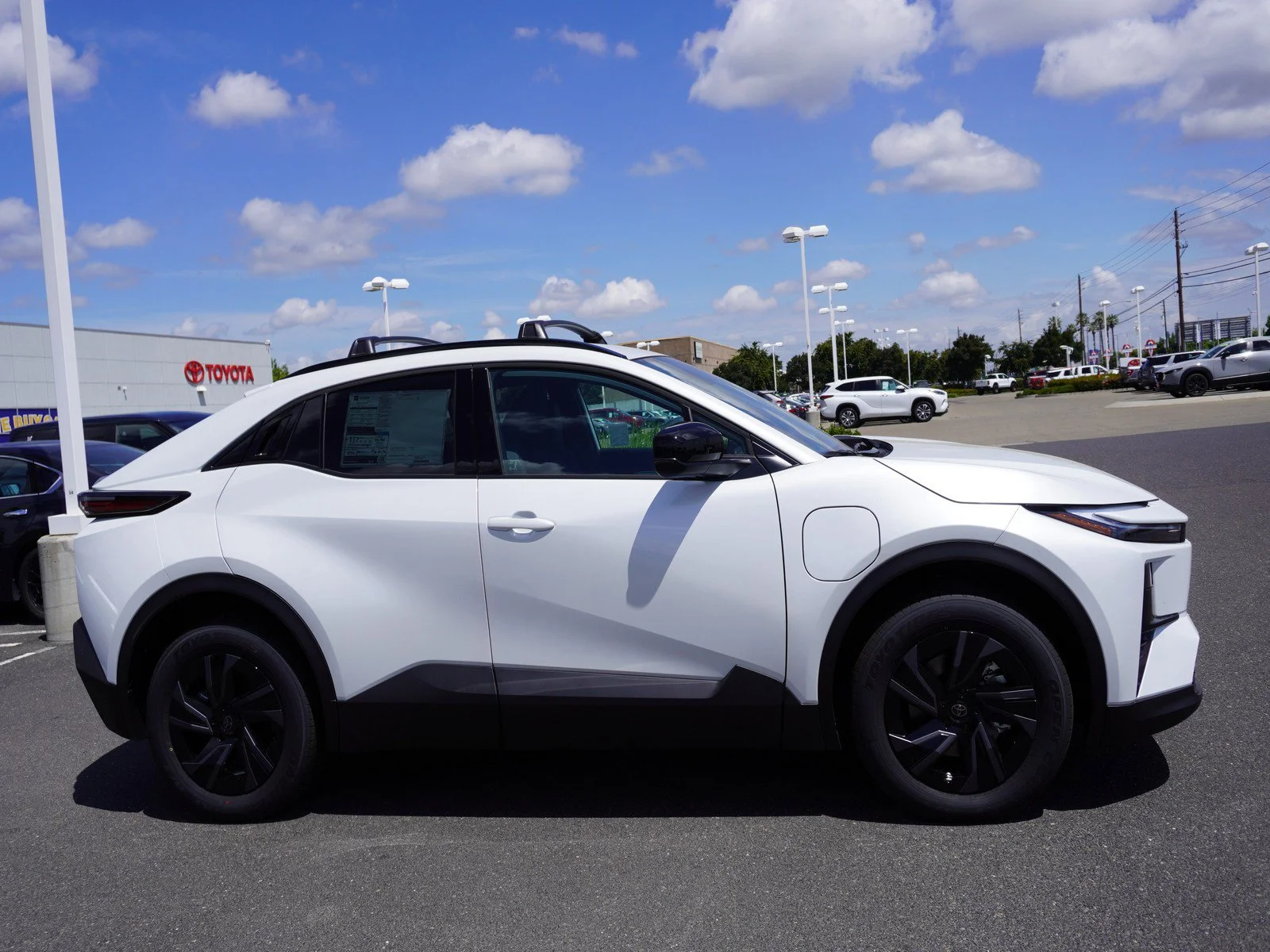New 2026 Wind Chill Pearl Toyota SE image 4