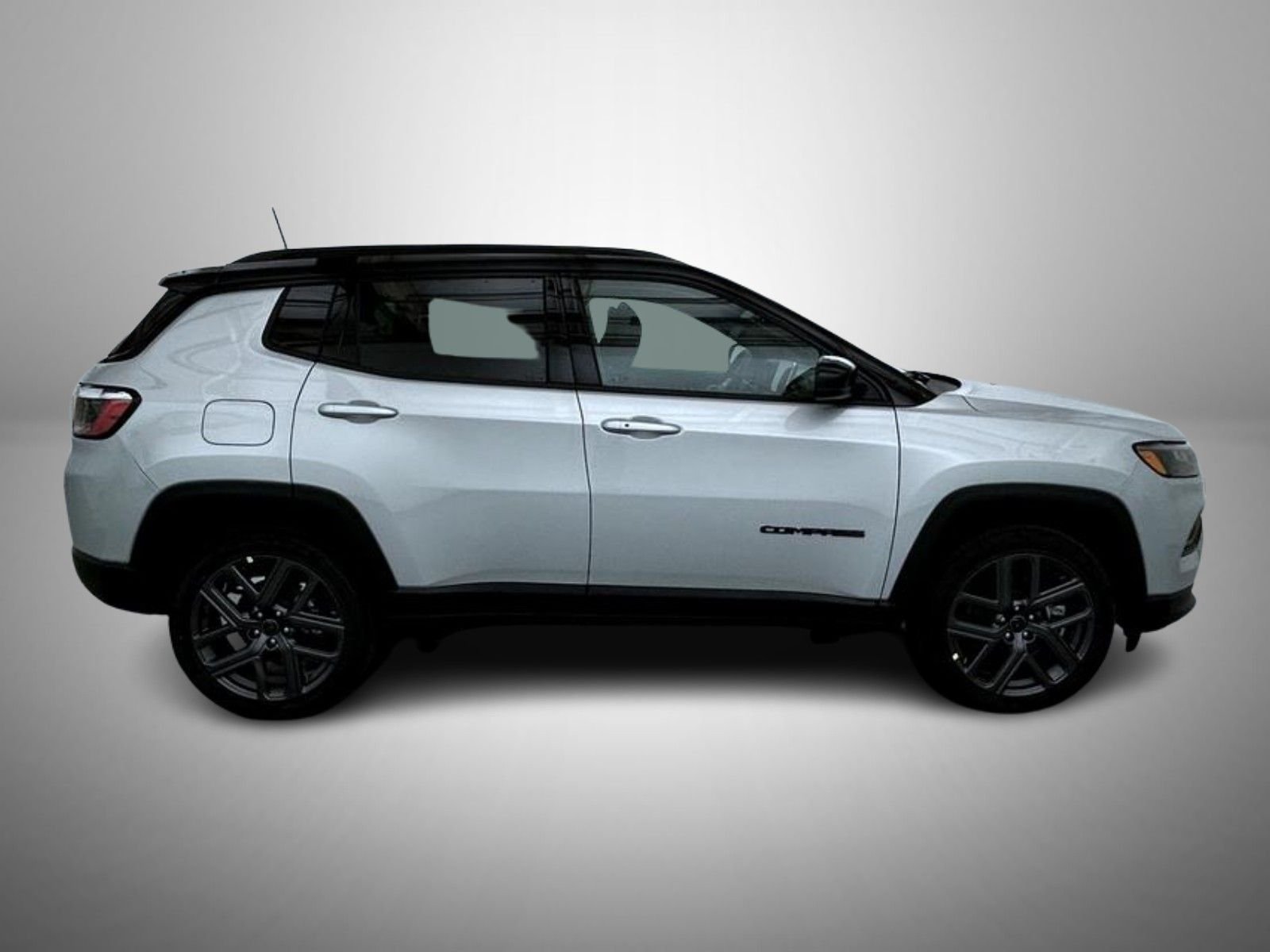 New 2026 Silver Zynith Metallic Clear-Coat Exterior Paint Jeep Limited image 4