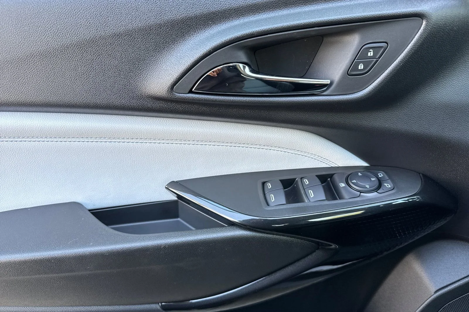 New 2026 Mosaic Black Metallic Chevrolet LT image 10