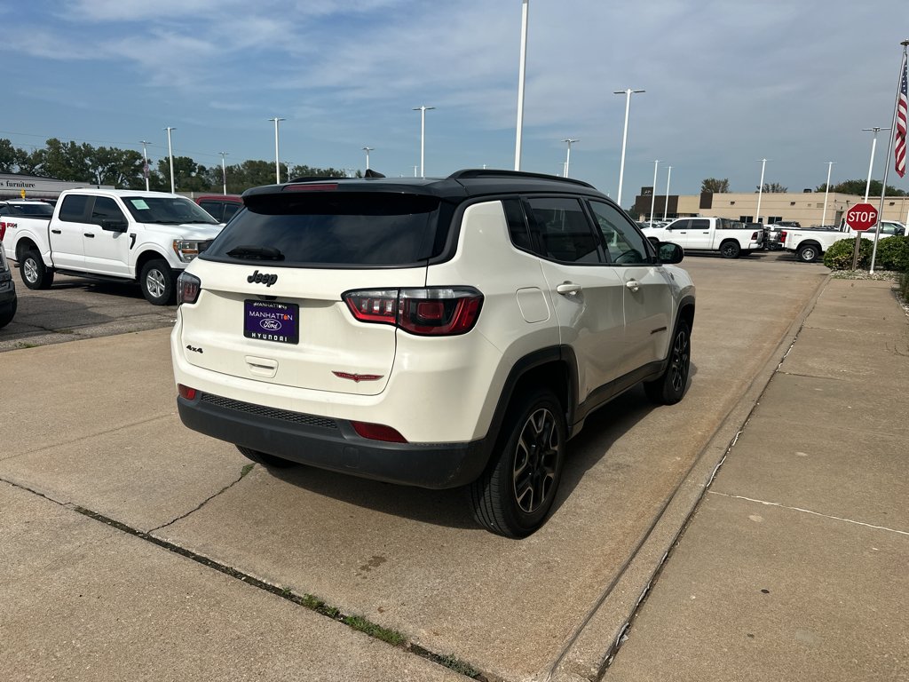 Used 2020 White Clearcoat Jeep Trailhawk image 11