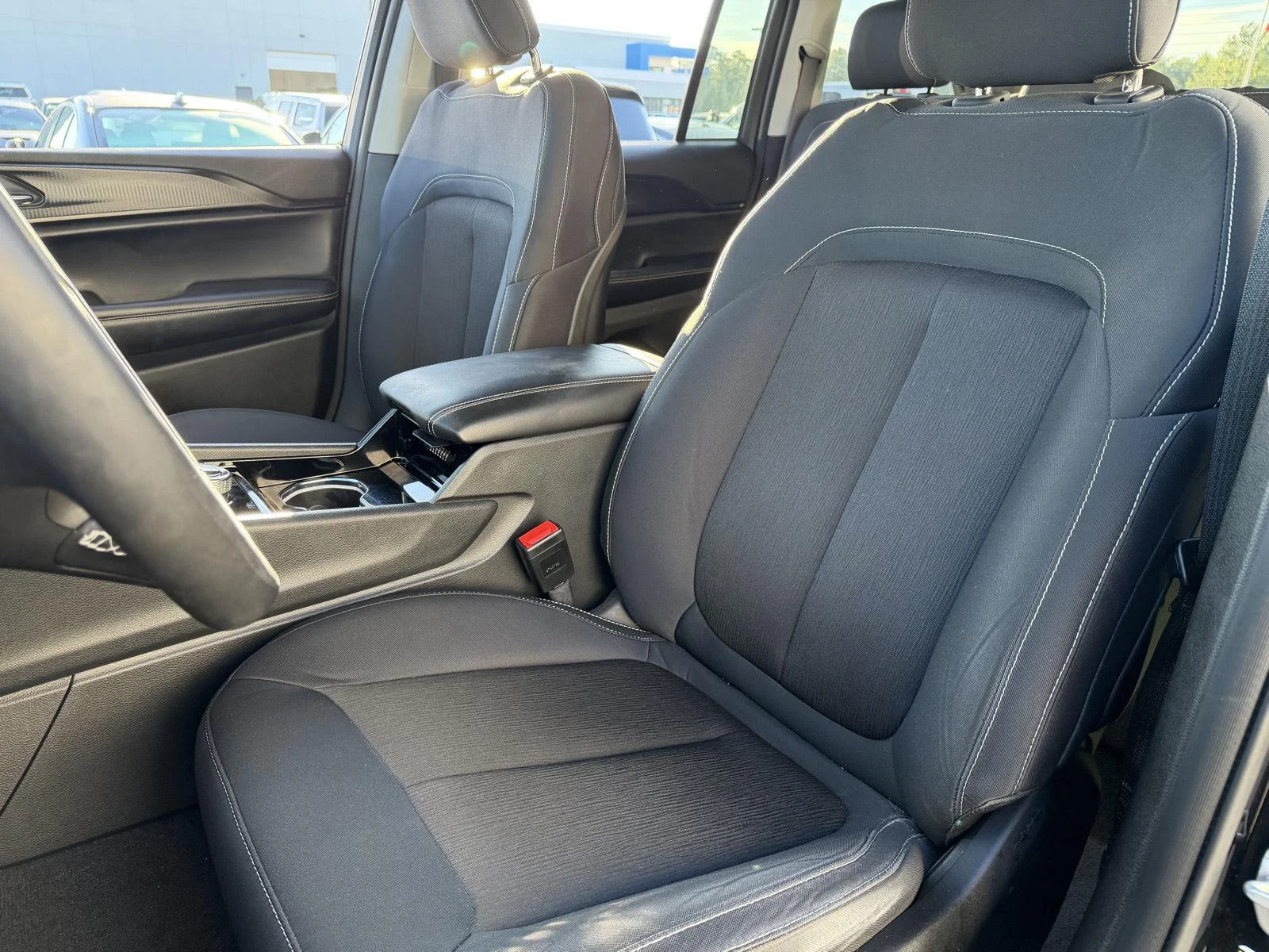Used 2023 Diamond Black Crystal Pearlcoat Jeep Laredo image 18