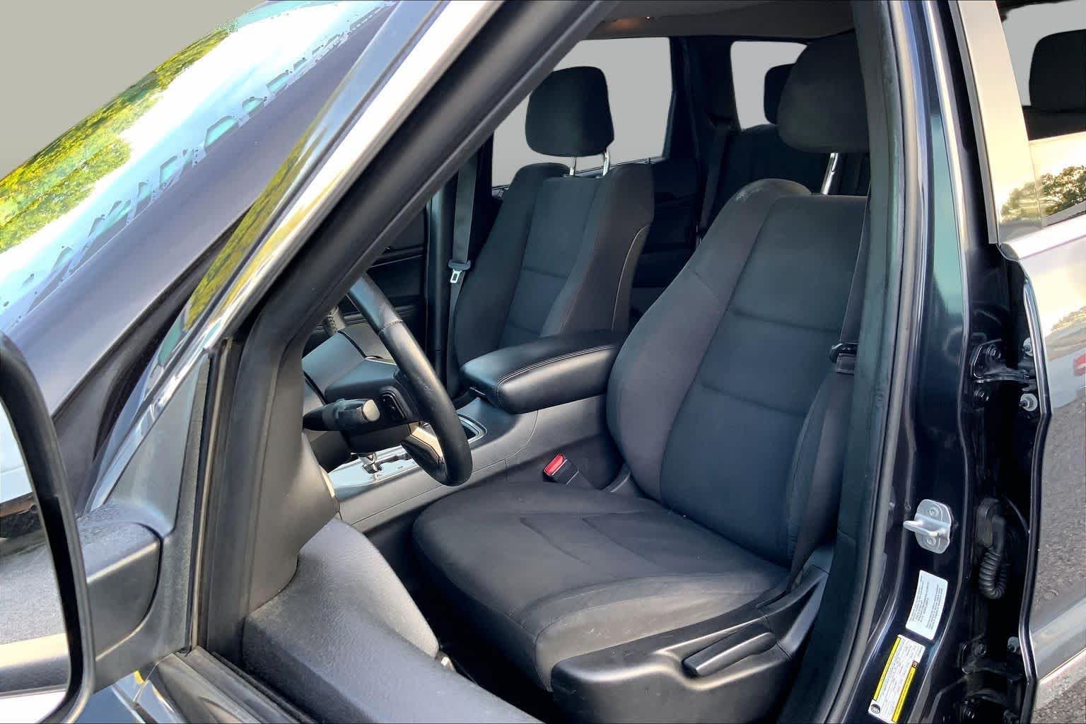Used 2012 Maximum Steel Metallic Jeep Laredo image 6
