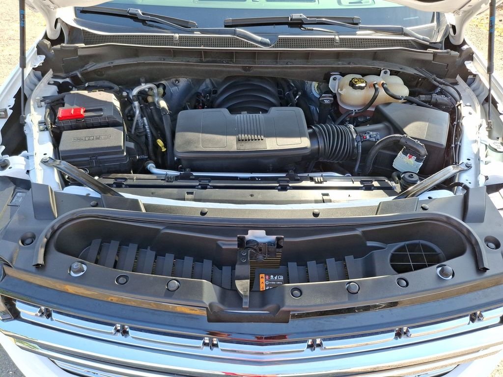 Used 2023 White Chevrolet Premier image 9