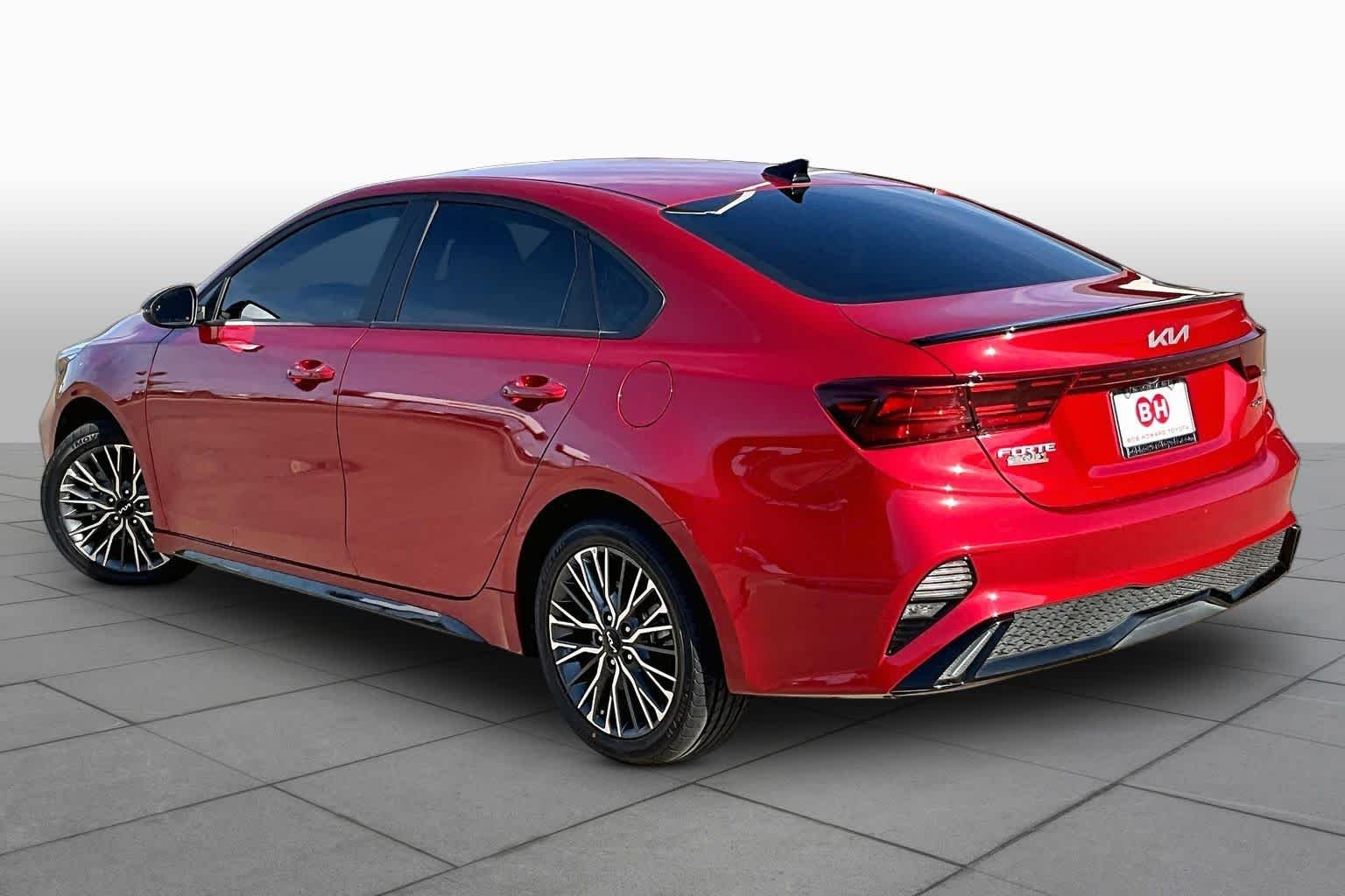 Used 2024 Currant Red Kia GT-Line image 12