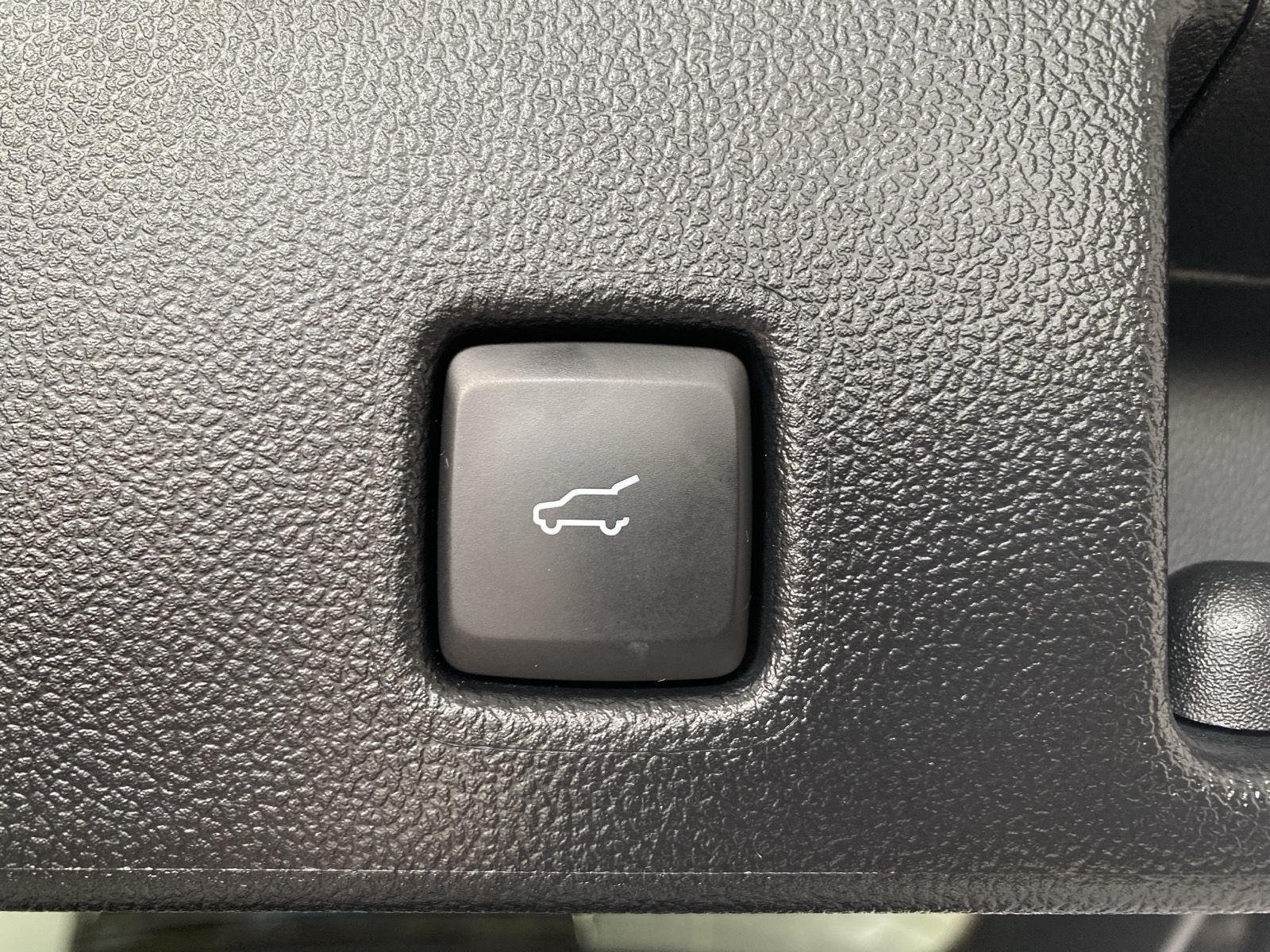 Used 2023 Iconic Silver Ford Active image 8