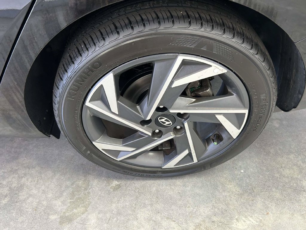 Used 2025 Black Hyundai Limited image 9