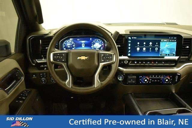 Used 2025 Summit White Chevrolet LTZ image 5