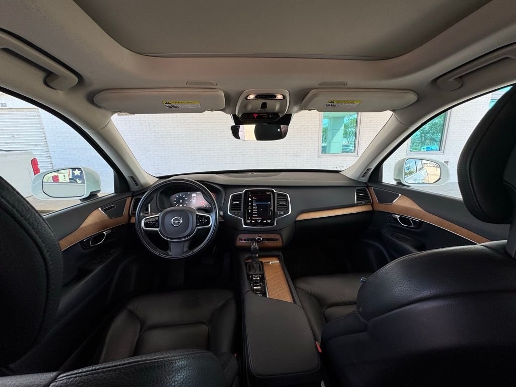 Used 2021  Volvo T6 Momentum image 28