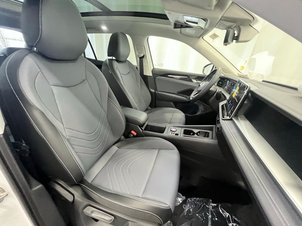 New 2026 White/off-white Volkswagen 2.0T SE image 12