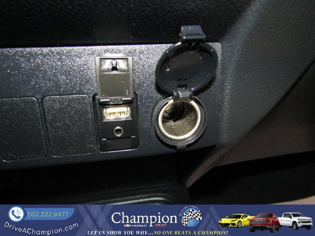 Used 2018 Silver Toyota XLE image 35