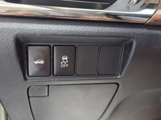 Used 2015  Toyota XLE image 27