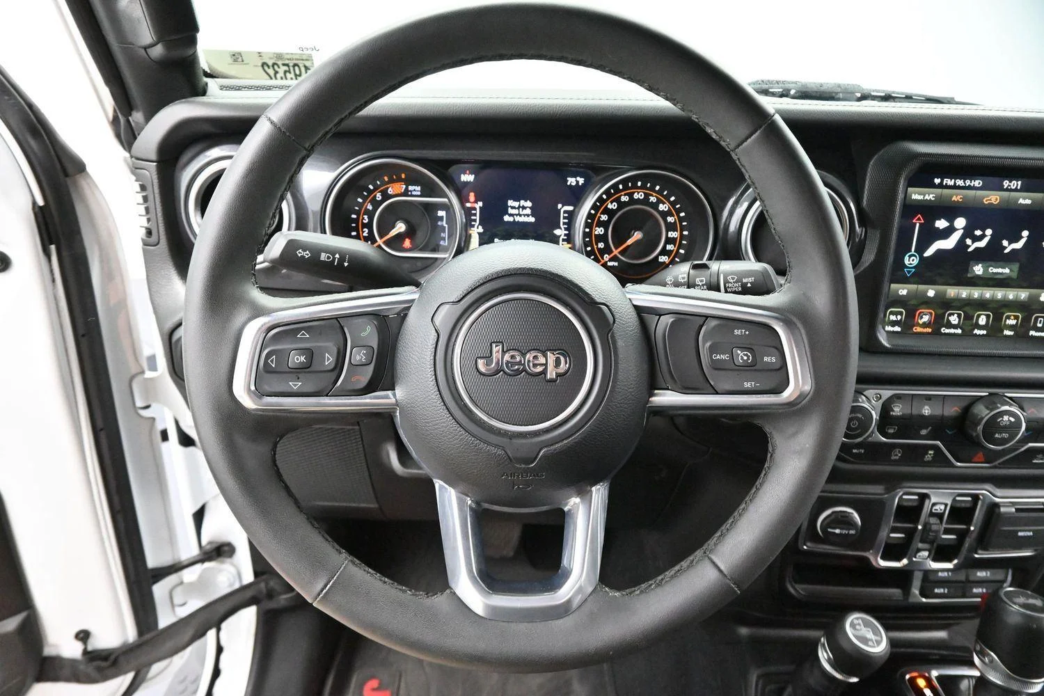 Used 2023 White Jeep Sahara Altitude image 15