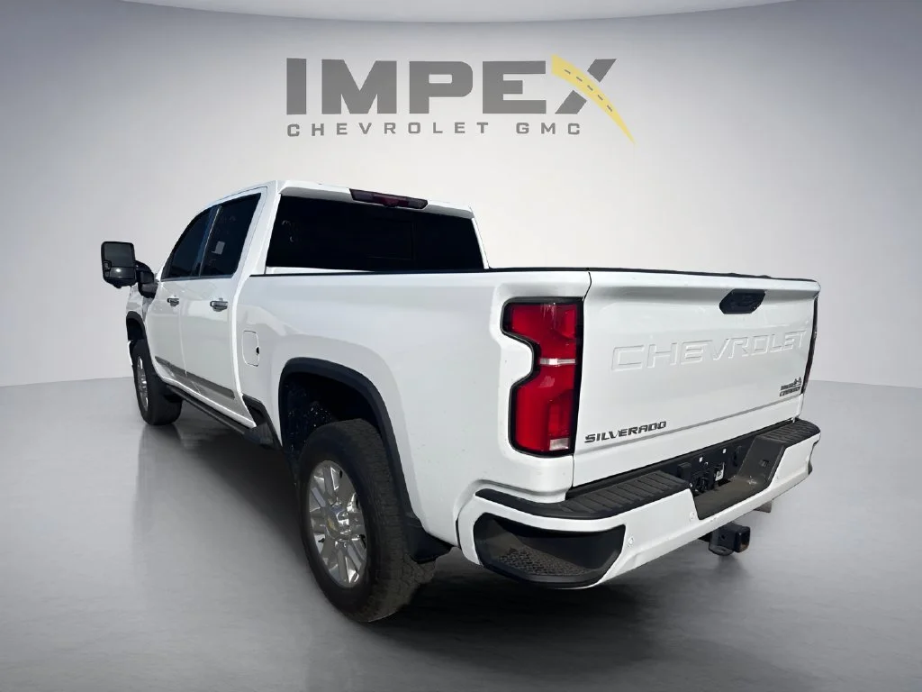 Used 2025 Summit White Chevrolet High Country image 3