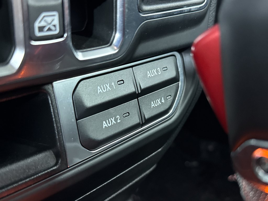 Used 2023 Silver Zynith Clearcoat Jeep Sahara image 27