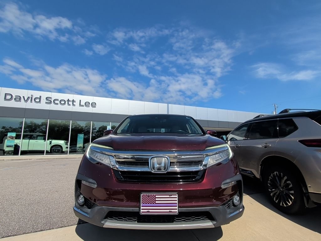 Used 2019 Red Honda Touring image 2