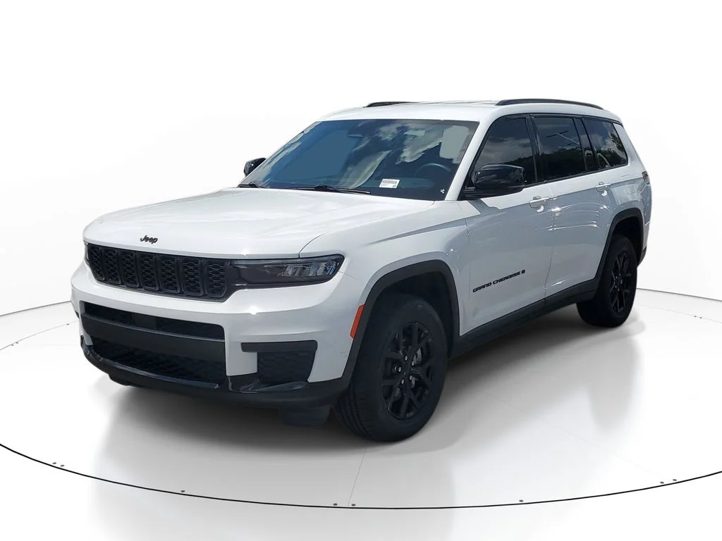 Used 2024 White Jeep Altitude image 3