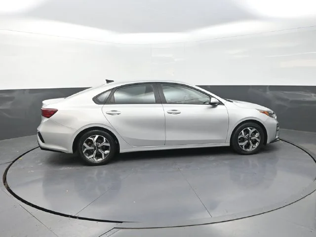 Used 2021 Silver Kia LXS image 9