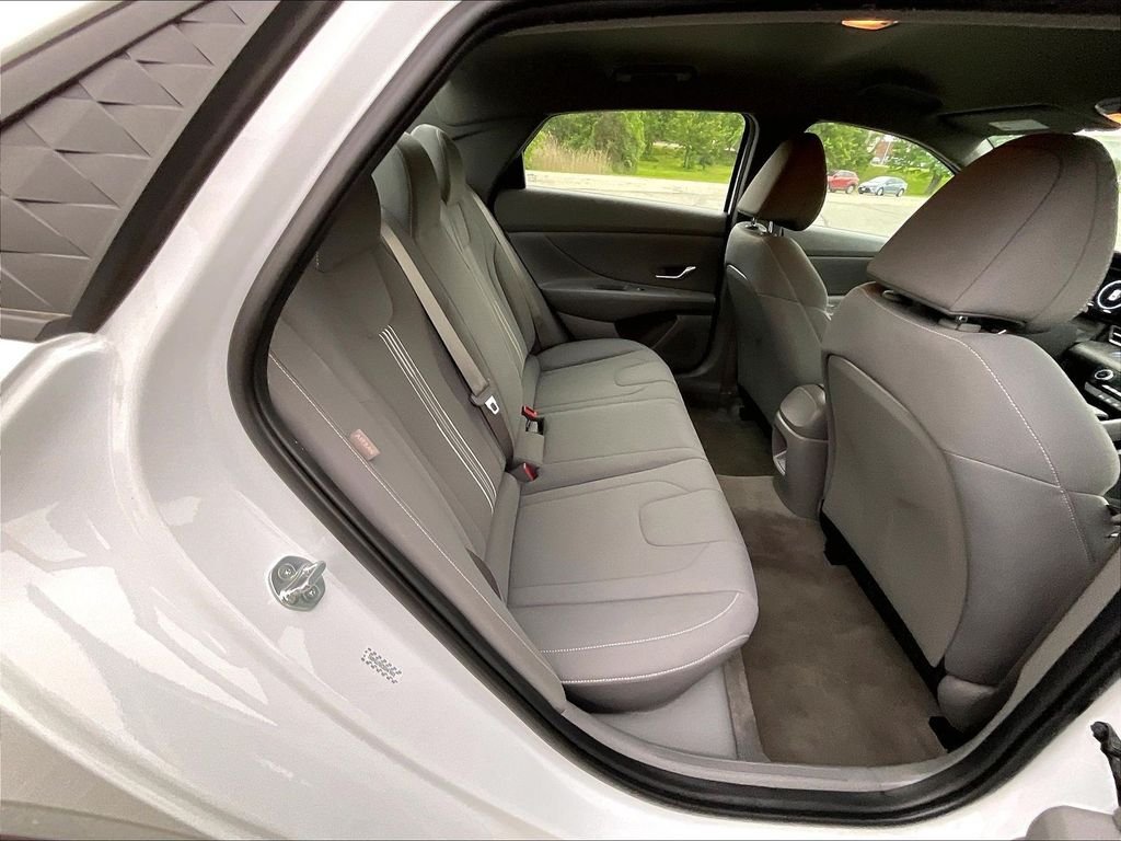 Used 2024 White Hyundai SEL image 16