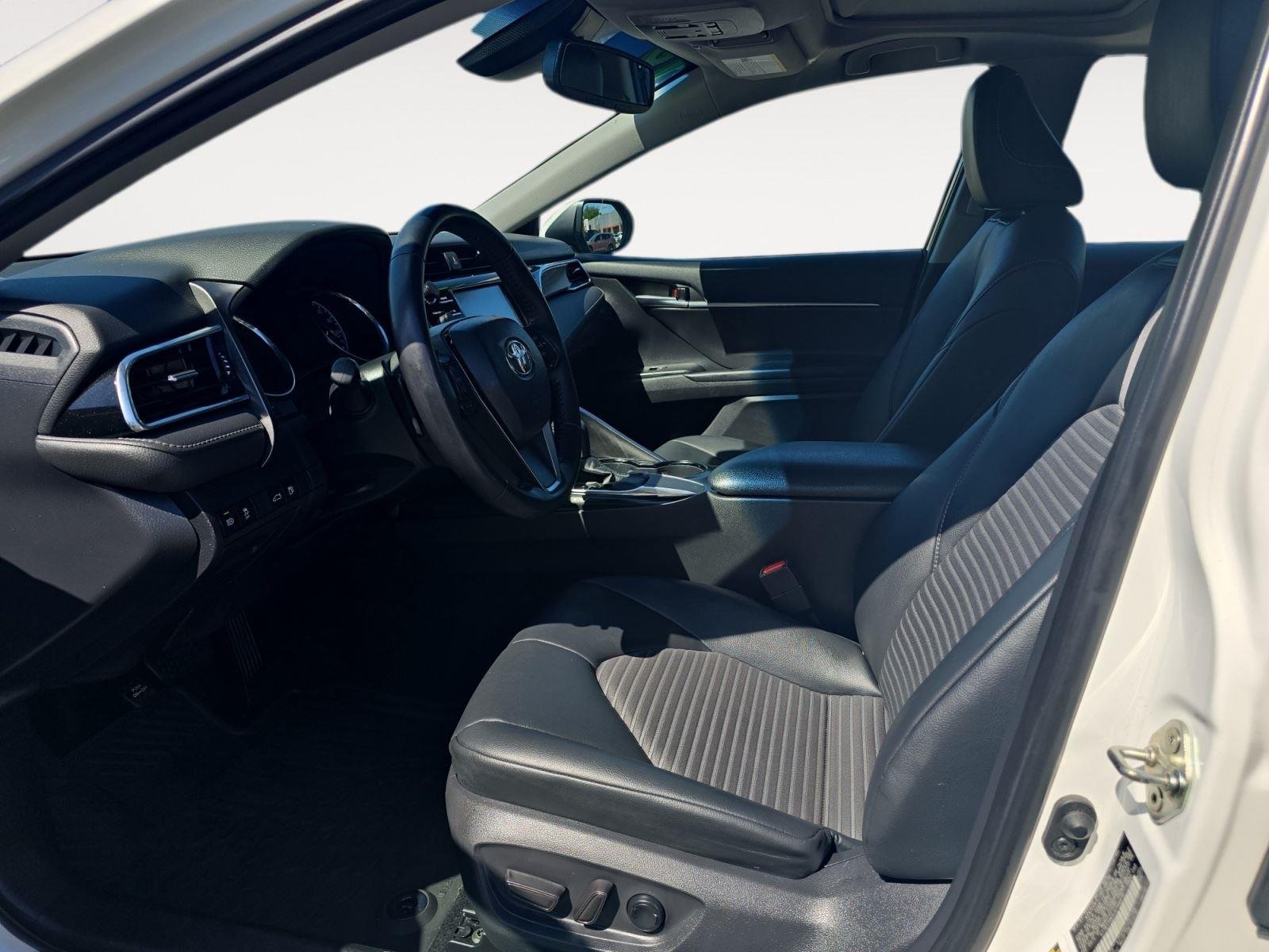 Used 2018 Super White Toyota SE image 10