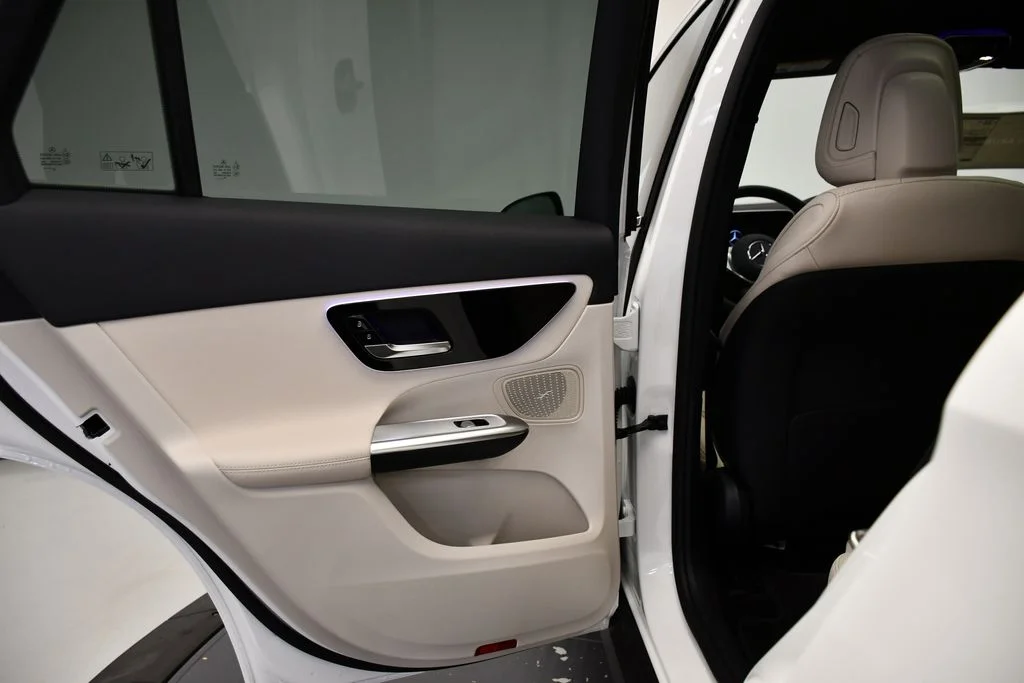 Certified Used 2026 Polar White Mercedes-Benz GLC 300 image 39