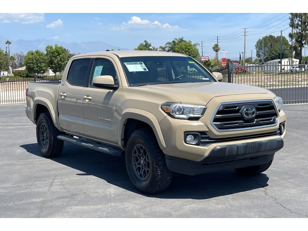 Used 2018 Quicksand Toyota SR5 image 9