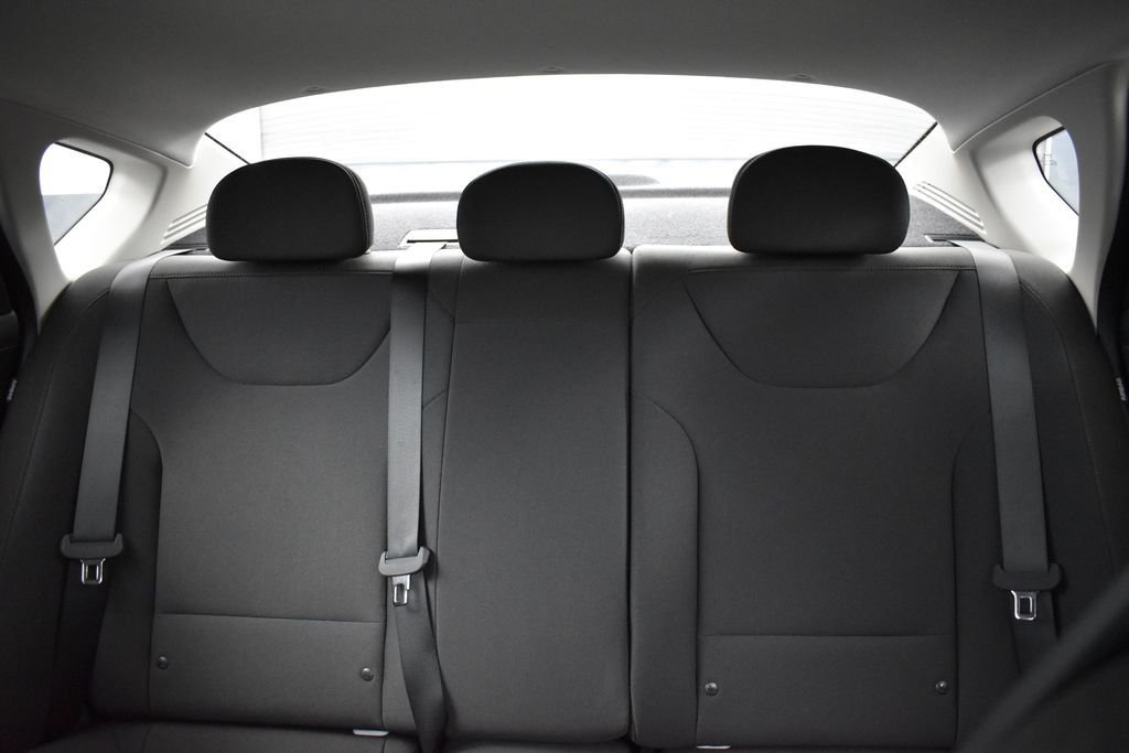 New 2026 Snow White Pearl Kia LXS image 17