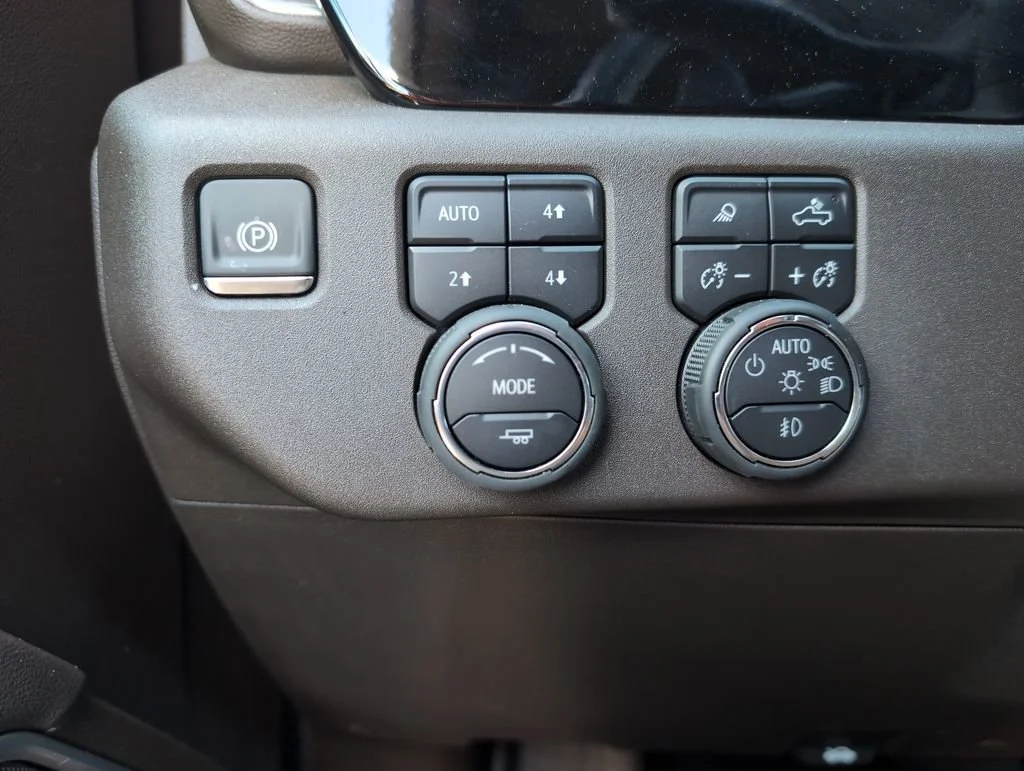 2025 Chevrolet Silverado 1500 LTZ - Photo 18