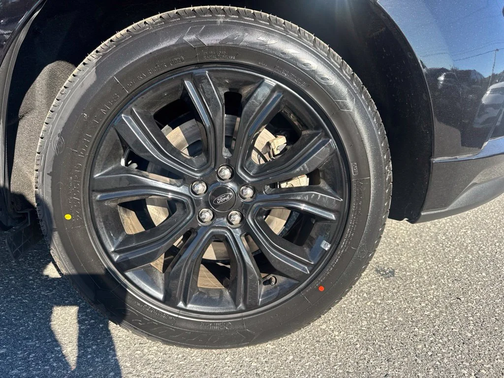 Used 2024 Black Ford SE image 28