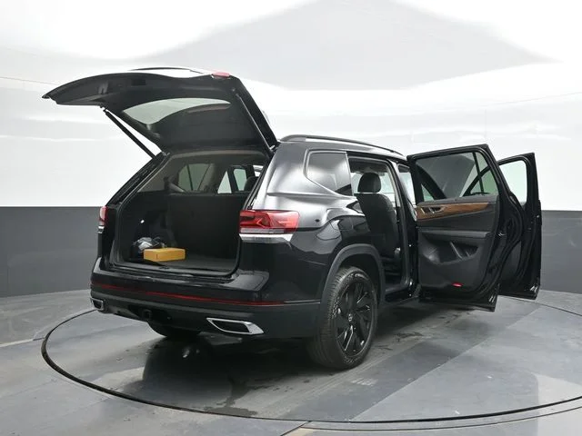 New 2026 Black Volkswagen 2.0T SE w/Technology image 29
