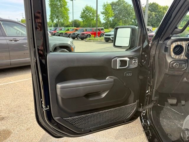 New 2026 Black Clear-Coat Exterior Paint Jeep 85th Anniversary Edition image 14