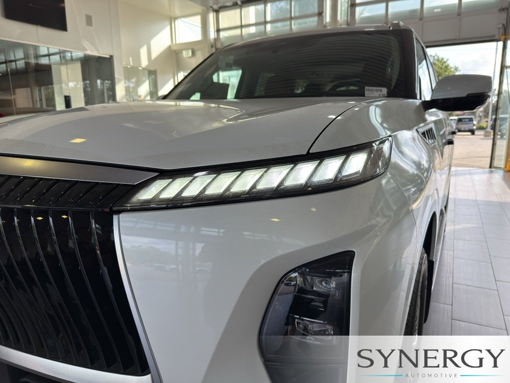 New 2027 Radiant White INFINITI LUXE image 10